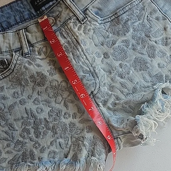 Aeropostale Embroidered Design Denim Shorts - Picture 7 of 8